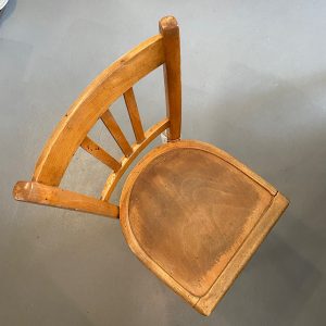 Fine enkle franske bistrostole fra Bellevue Vintage