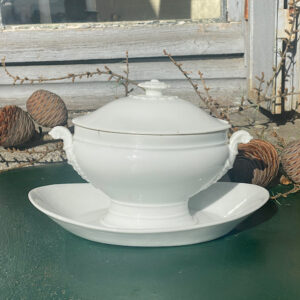 Antik fransk terrin i demi porcelaine fra Bellevue Vintage