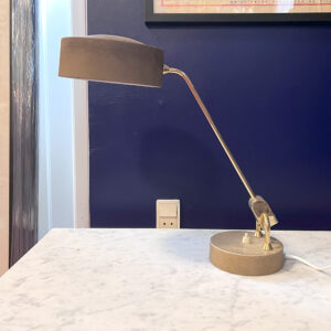 Fransk lampe designet af Charlotte Perriand