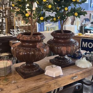 Store antikke franske opsatser i glaseret terracotta
