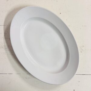 Antikt fransk ovalt fad i beige med patina